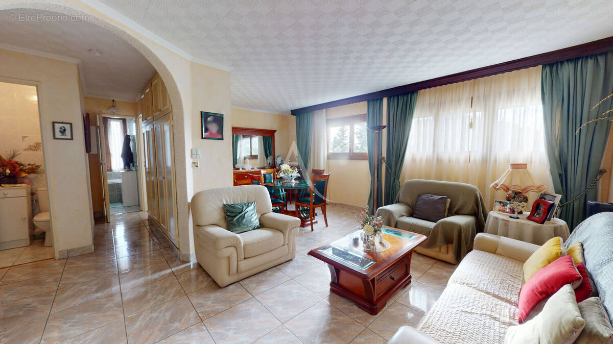 Appartement à CHILLY-MAZARIN