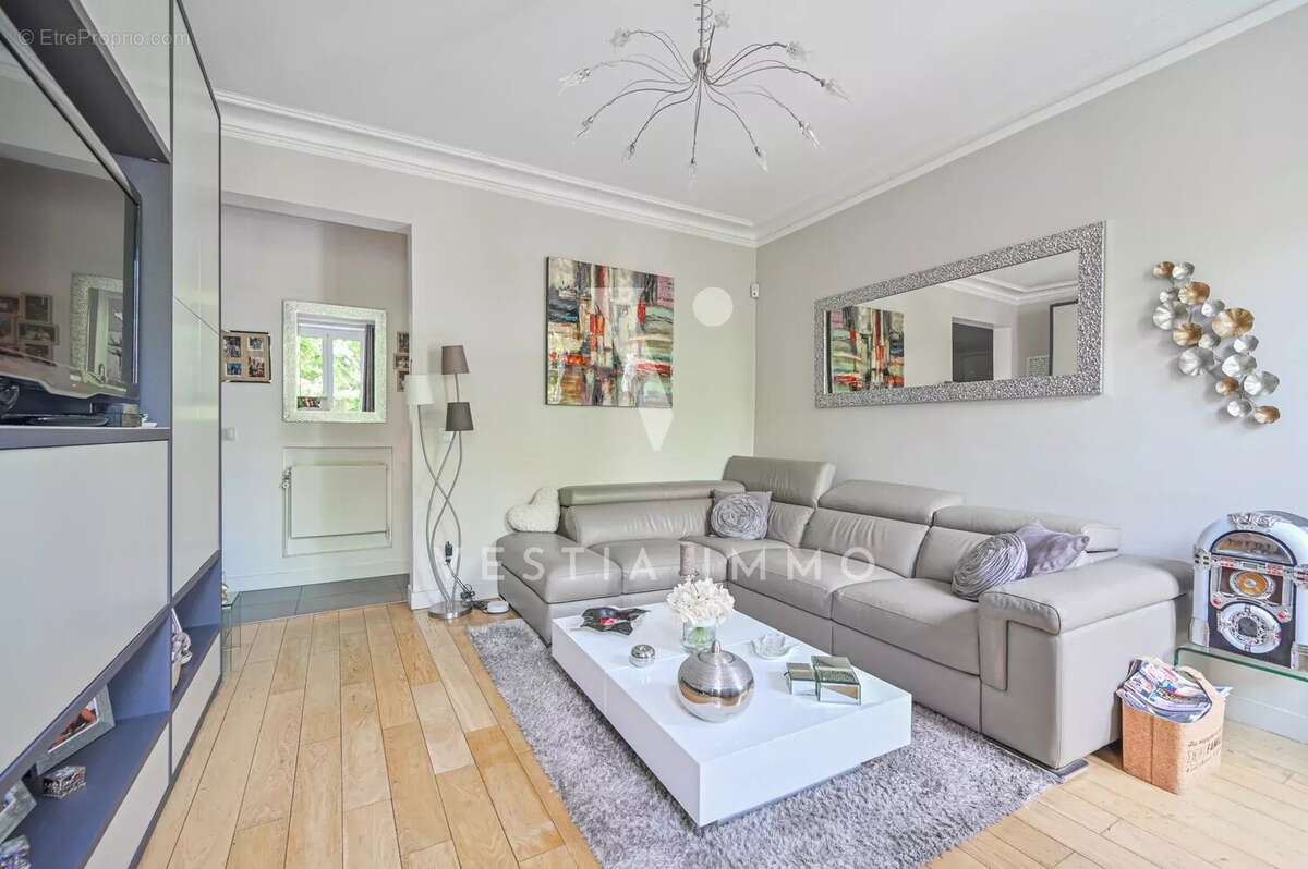 Appartement à CHARENTON-LE-PONT