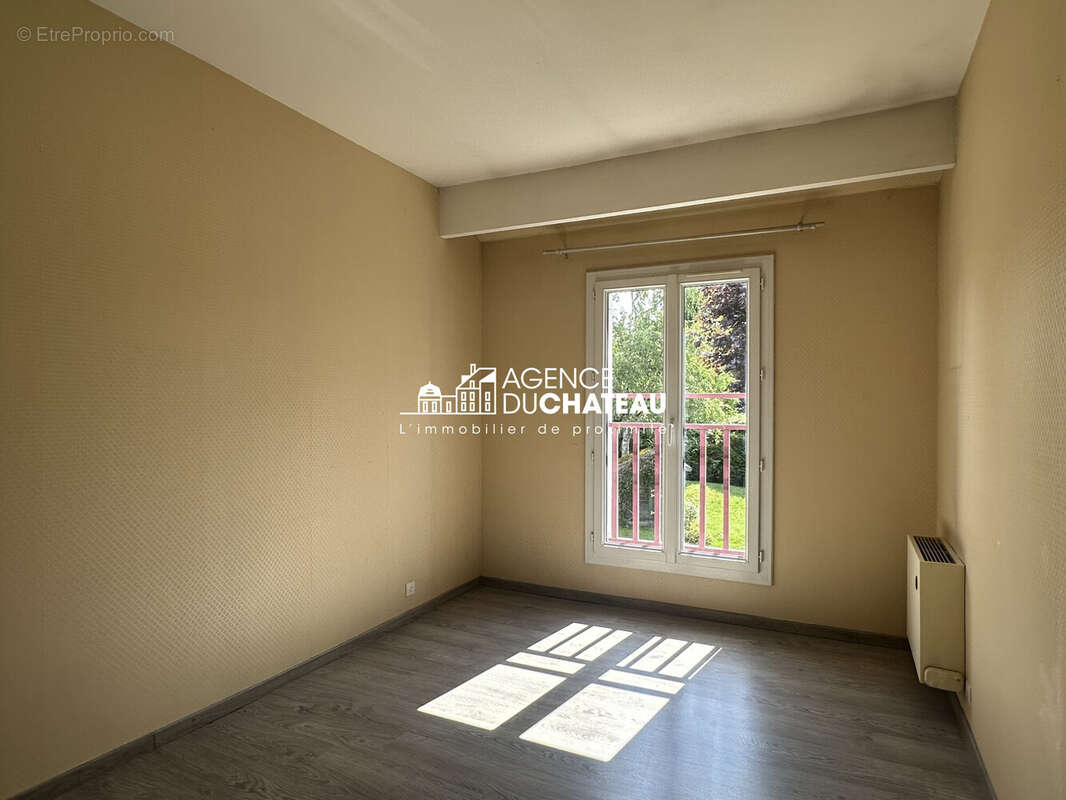 Maison 149 m² à Nandy  - photo 6