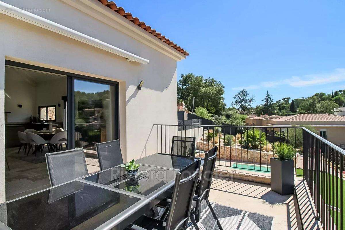 Maison à VALBONNE