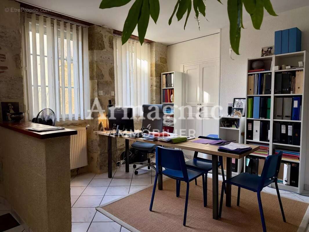 Maison à VIC-FEZENSAC