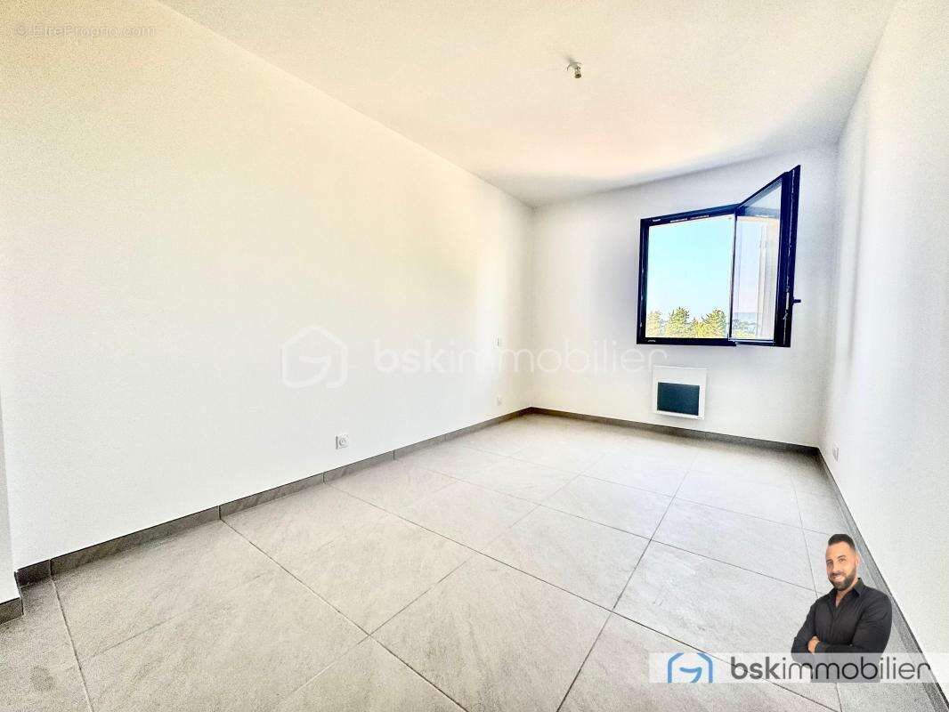 Maison à VIC-LA-GARDIOLE