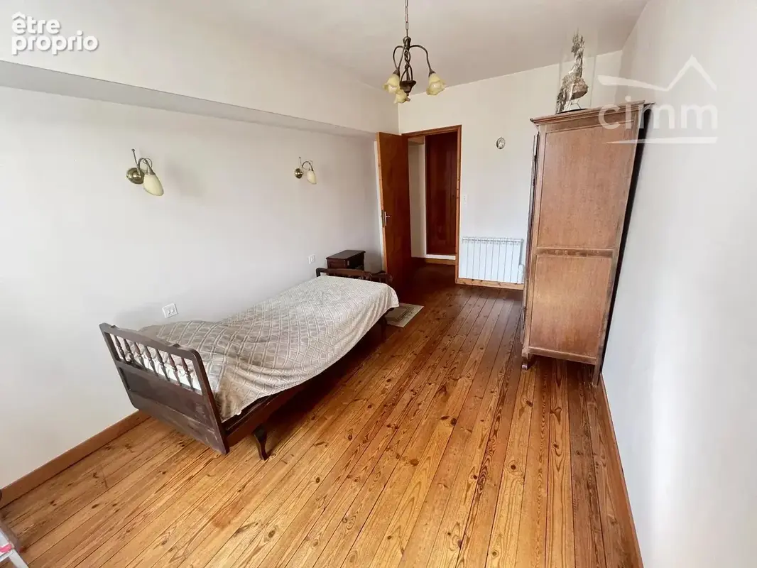 Maison de bourg T3 de 89 m² sur 290m² de terrain clos. - photo 8