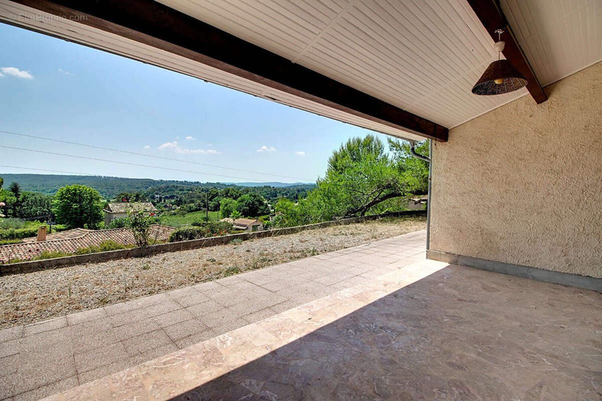 À vendre en exclusivité - lorgues - maison à fort potentiel de 83m²  avec une vue dominante et très grand garage 65m² - photo 3