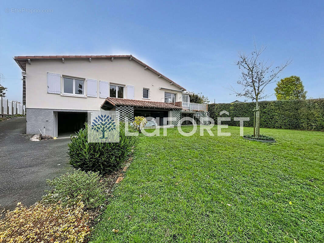 Maison Bressuire centre avec terrain constructible - photo 3