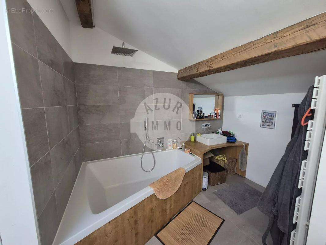 Appartement à ROQUEVAIRE