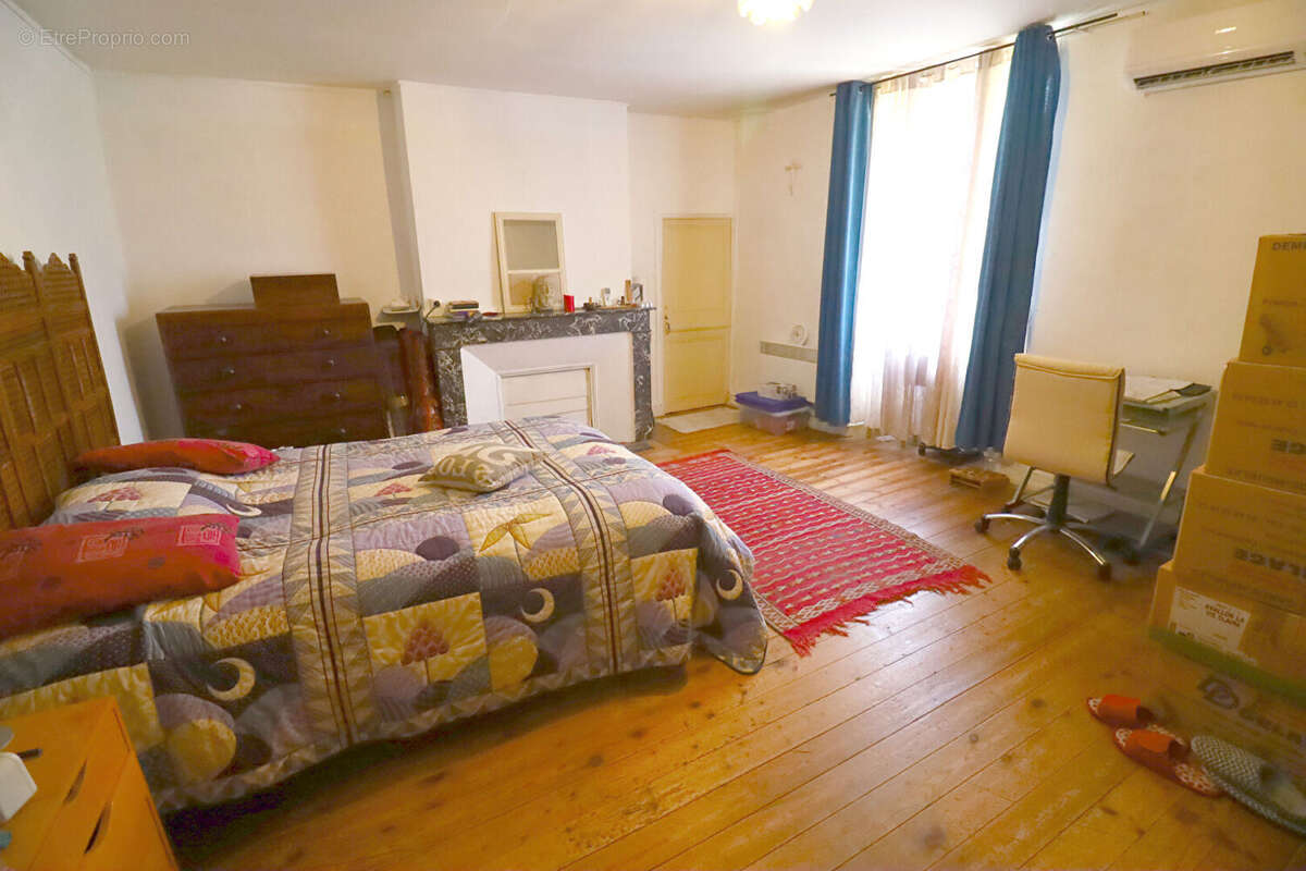 Maison à AIGRE