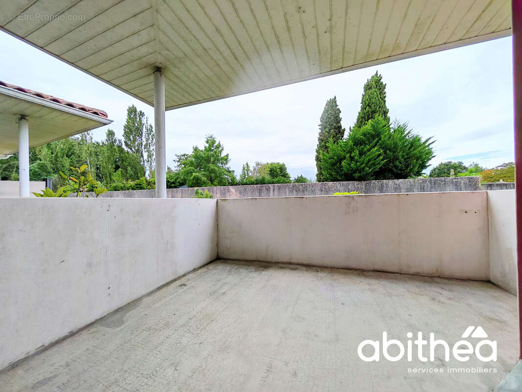 Appartement T2 avec terrasse, piscine et parking   Le confort d'une résidence récente dans un environnement pa - photo 3