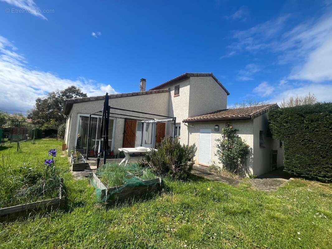 Maison à LA SALVETAT-SAINT-GILLES