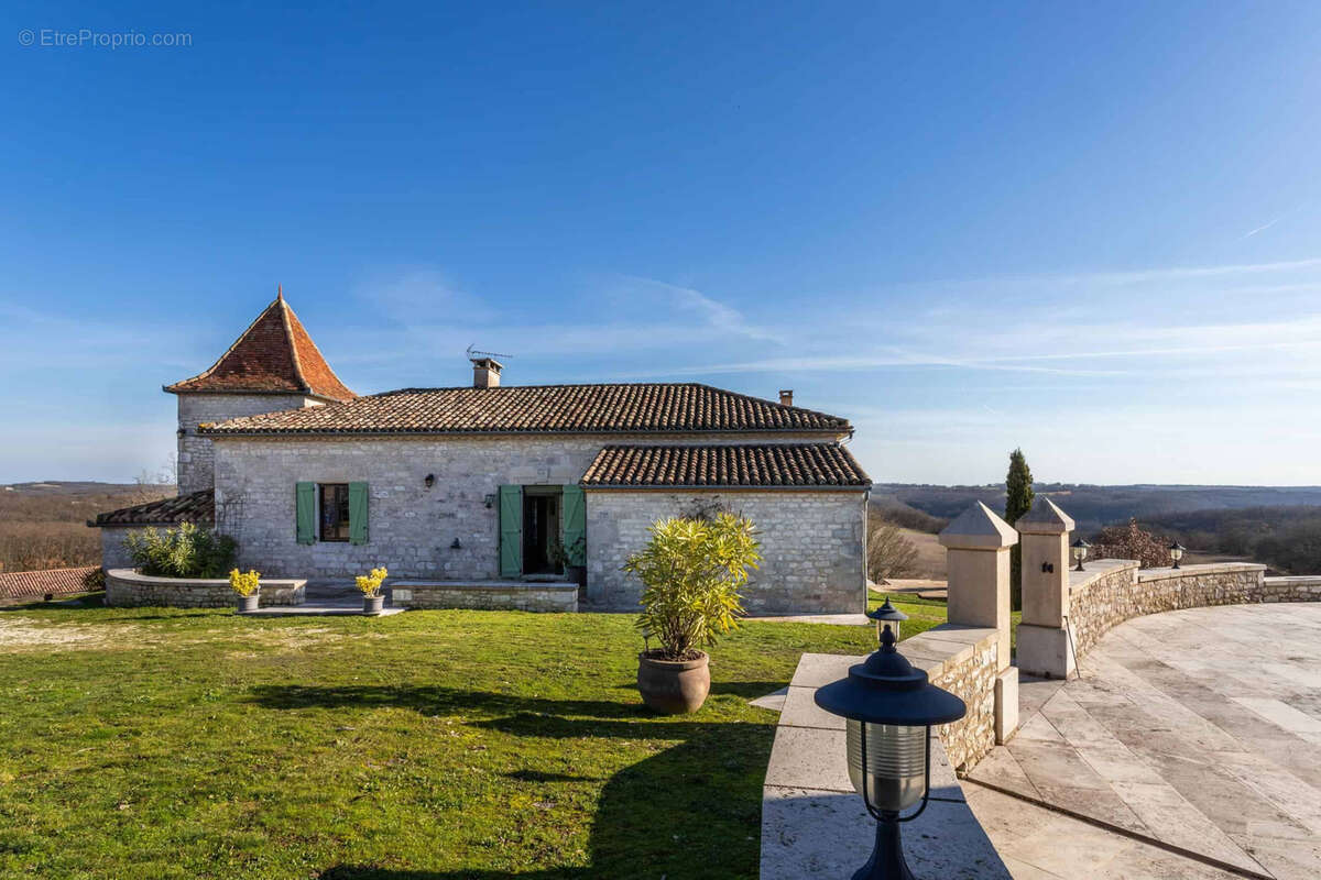 Country house with gite and pool - photo 4