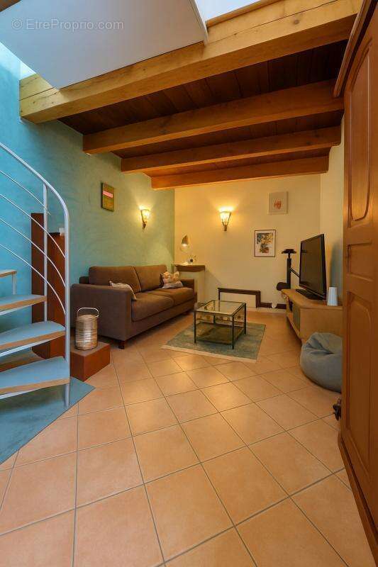 Maison à SAINT-VINCENT-DE-BARRES