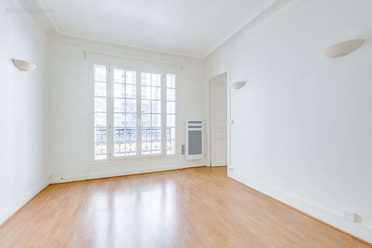 Appartement à PARIS-14E