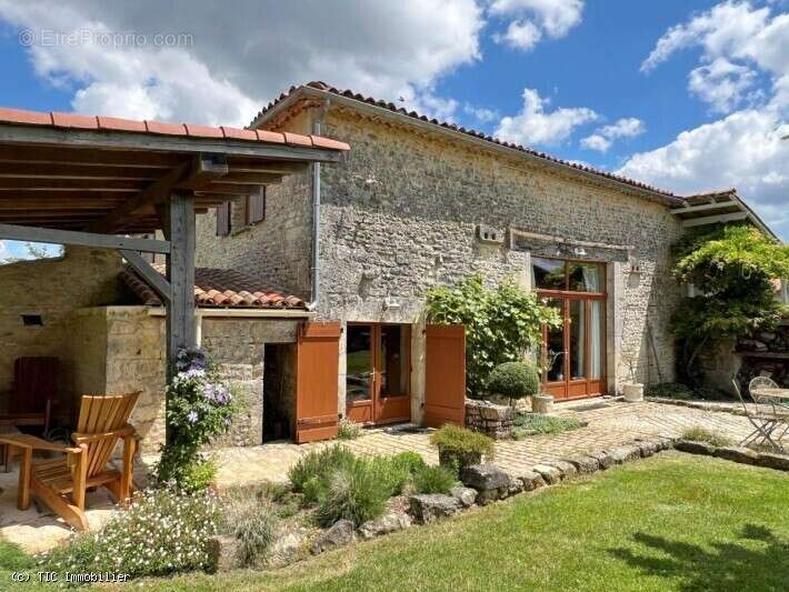 Maison à CELLEFROUIN