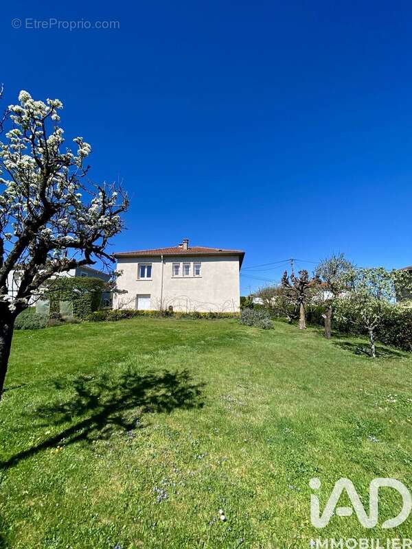 Photo 2 - Maison à SAINT-GENEST-LERPT