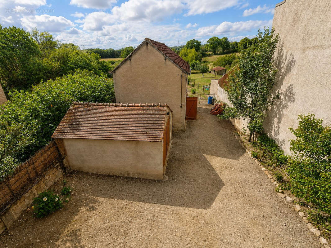 Maison 80 m² à Lussac-Les-Eglises  - photo 4