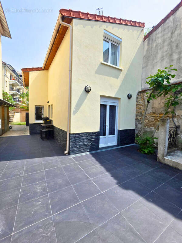 Maison à LE PERREUX-SUR-MARNE