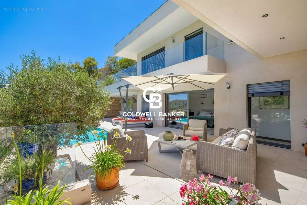 Villa contemporaine vue mer, Golf de Valcros - 83250 La Londe-les-Maures - photo 3