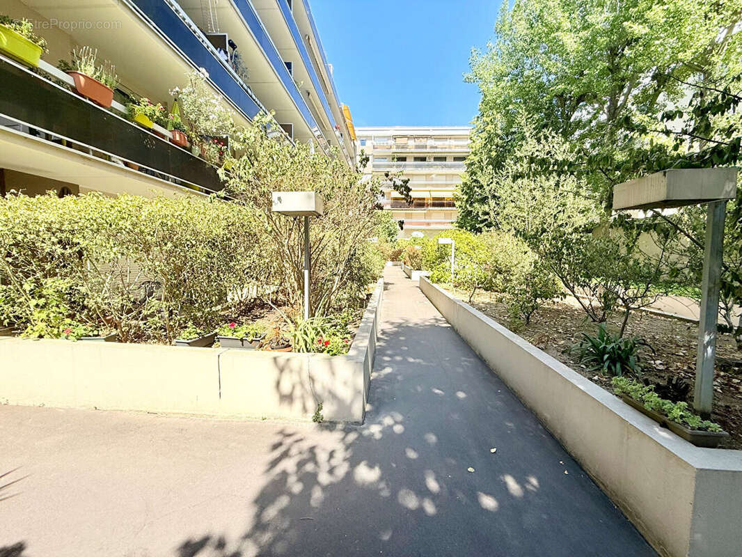 Clichy - rez-de-jardin  avec terrasse de 15 m² plein sud-est, sans vis-à-vis & au calme absolu - photo 11