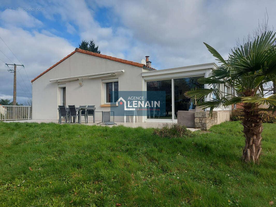 Maison à LES HERBIERS