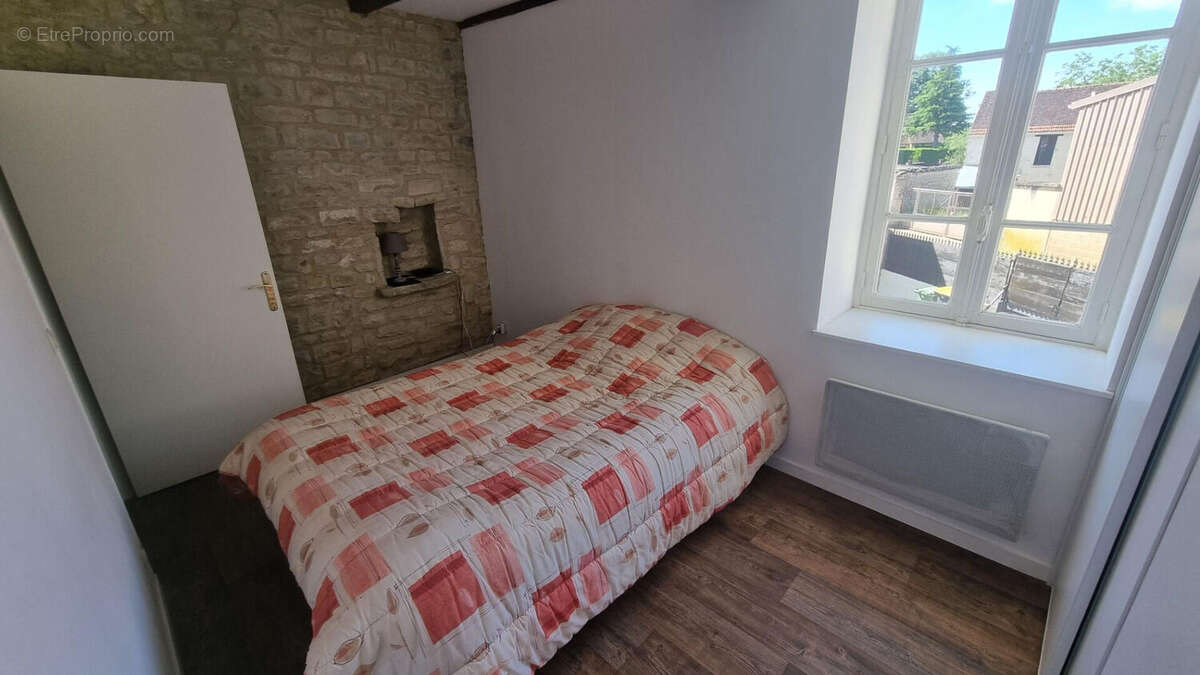 Maison à MOULINS-EN-TONNERROIS