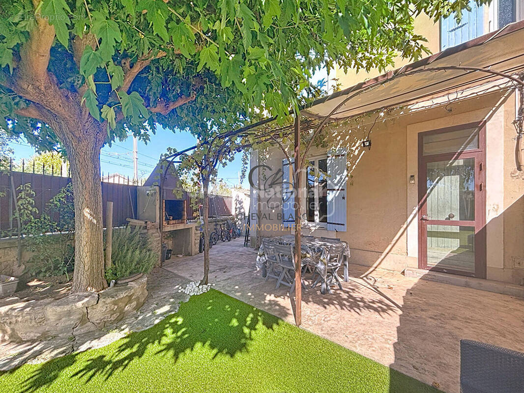 Maison à L&#039;ISLE-SUR-LA-SORGUE