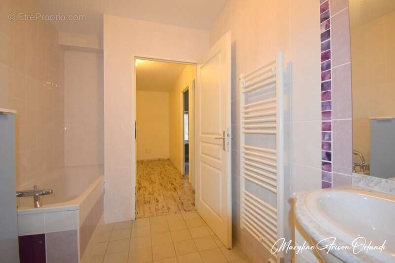 Maison à SAINT-THIBAUD-DE-COUZ