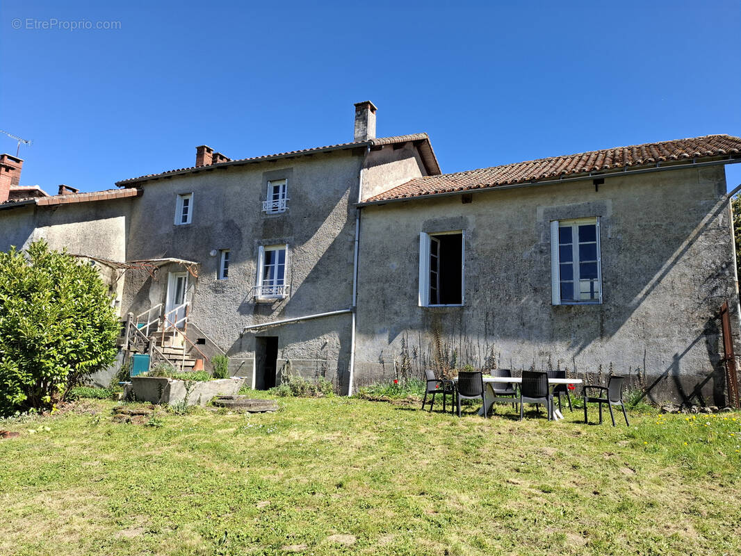Maison à MONTROL-SENARD