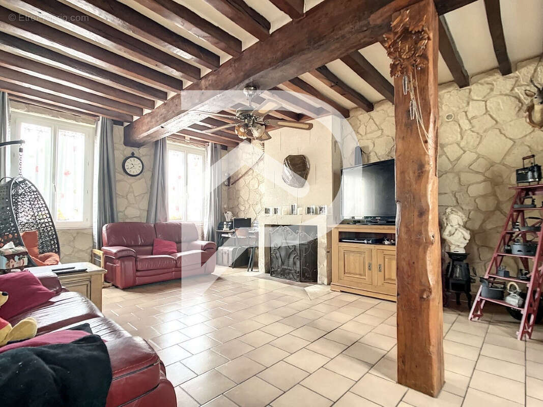 Maison à MONTIGNY-LENGRAIN