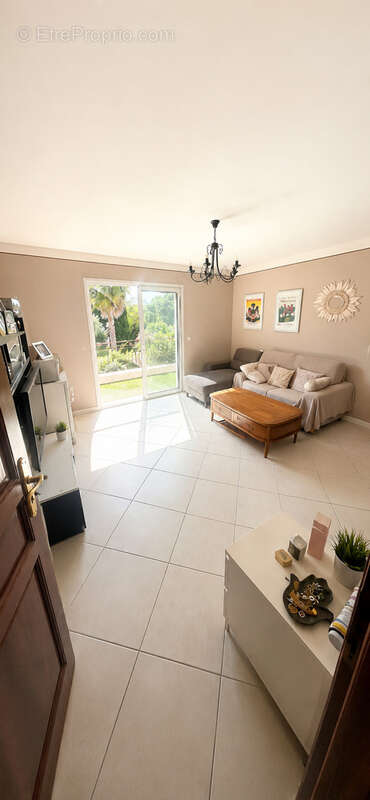 Maison à ROQUEBRUNE-SUR-ARGENS