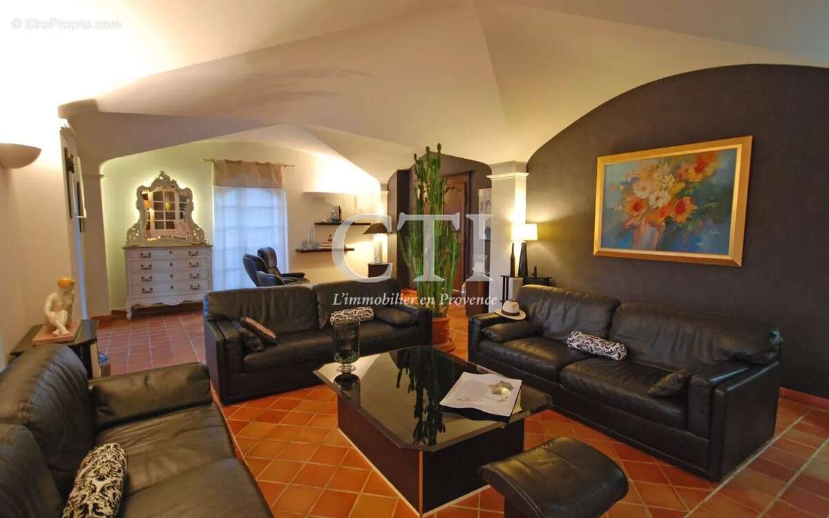 Exceptionnelle maison au charme de l'ancien et au confort contemporain avec jardin, piscine et annexes - photo 22