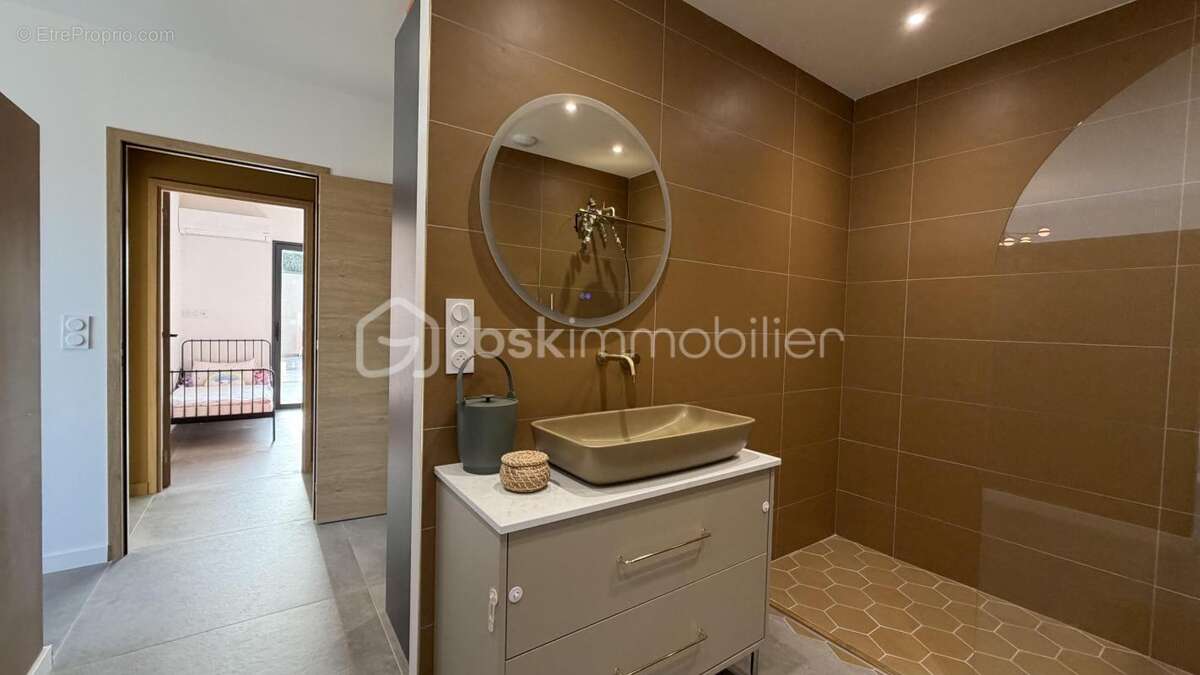 Maison à SAINT-DONAT-SUR-L'HERBASSE