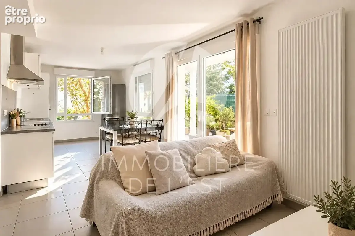 T2 - LYON 8 - 48m² - photo 2