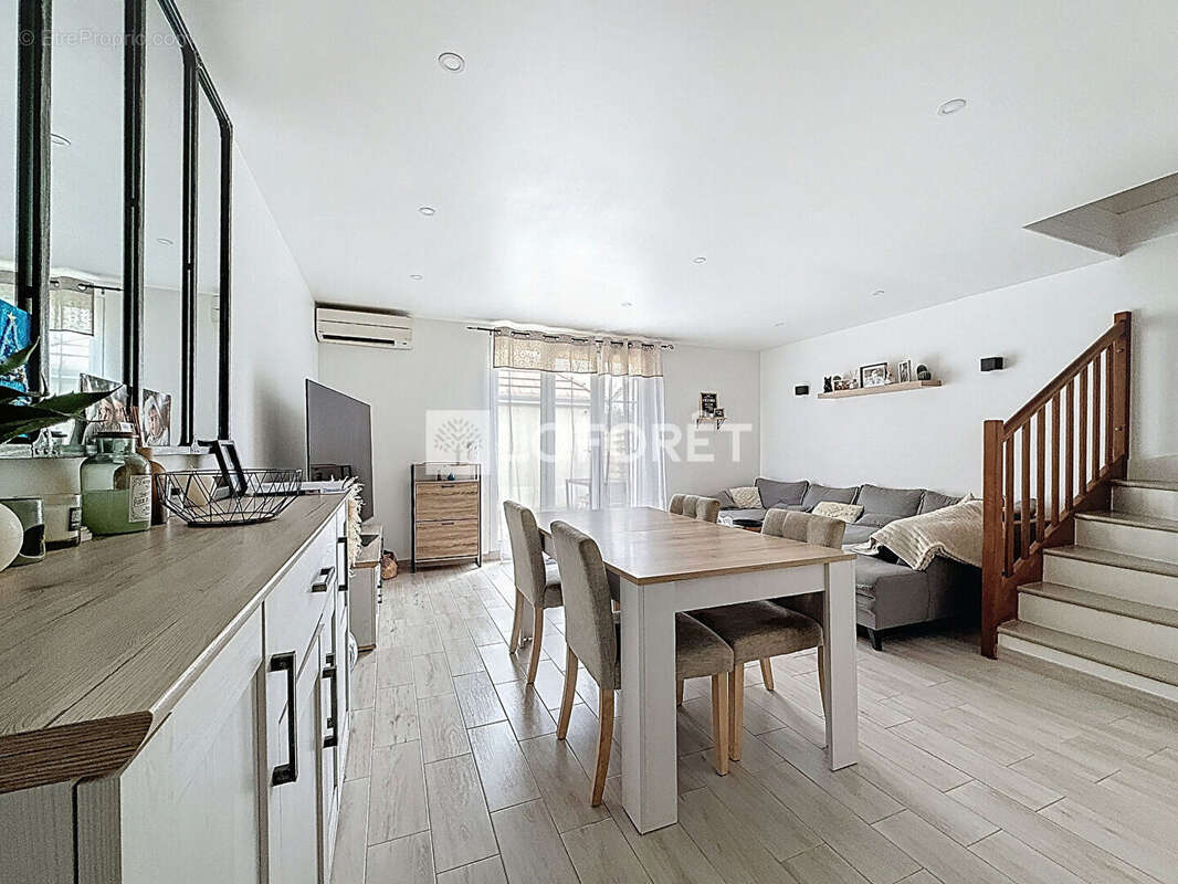 Maison à SAVIGNY-LE-TEMPLE