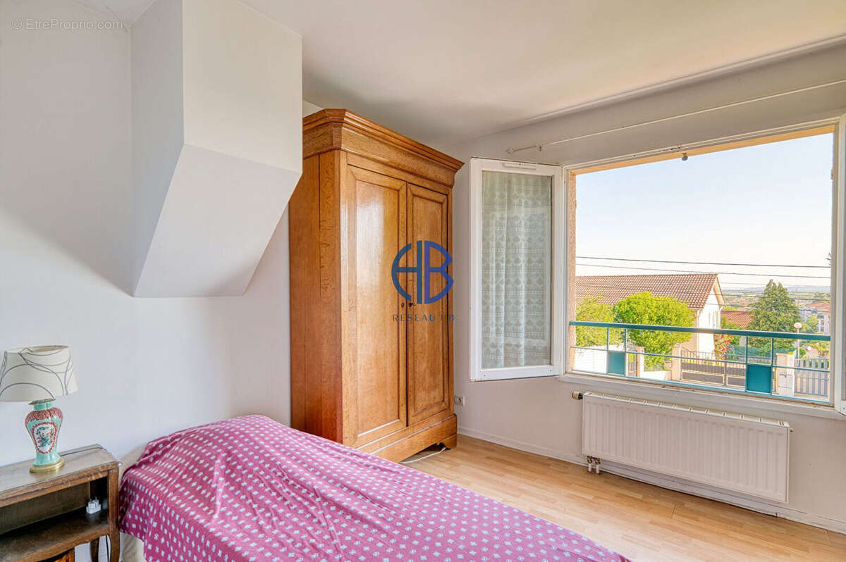 Maison à SAINT-BONNET-DE-MURE