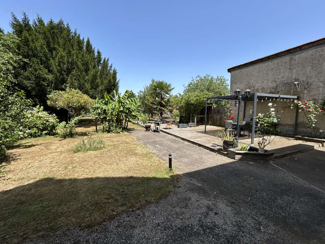 Maison à PUY-GUILLAUME