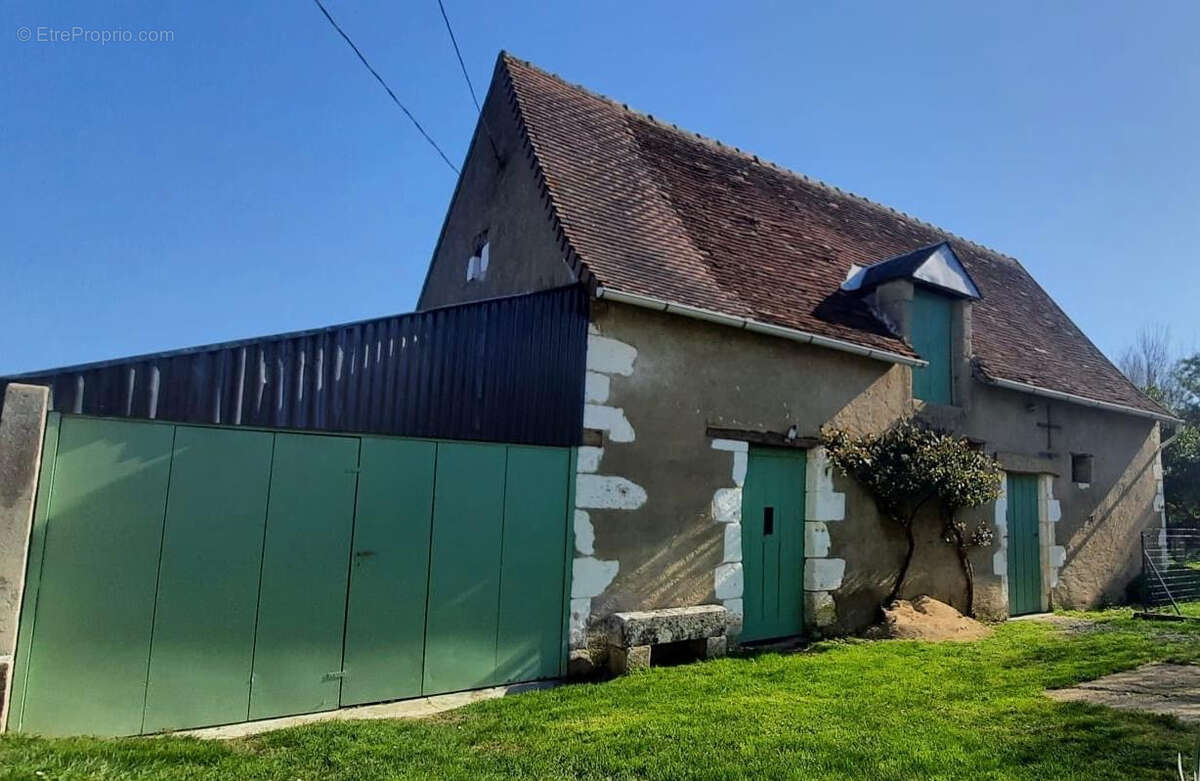 Maison à LA CHAPELLE-BLANCHE-SAINT-MARTIN