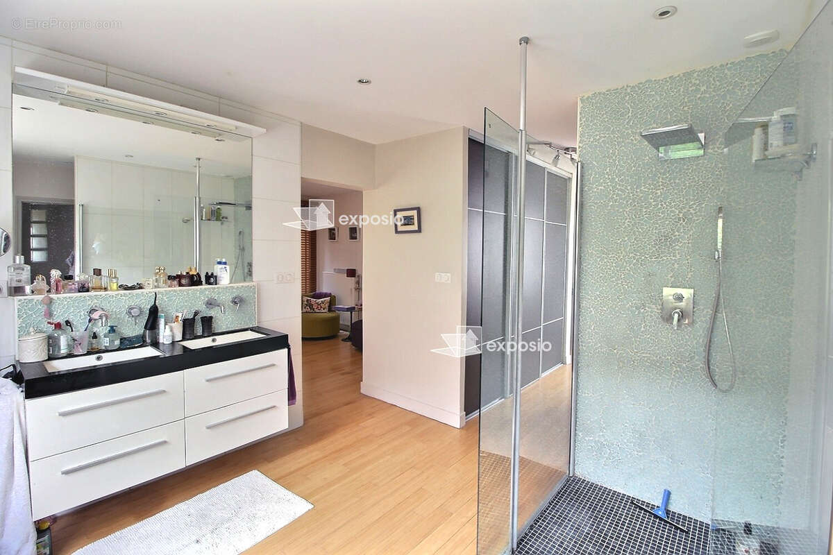 Maison de 224m² à Coulonges sur l'Autize. - photo 7
