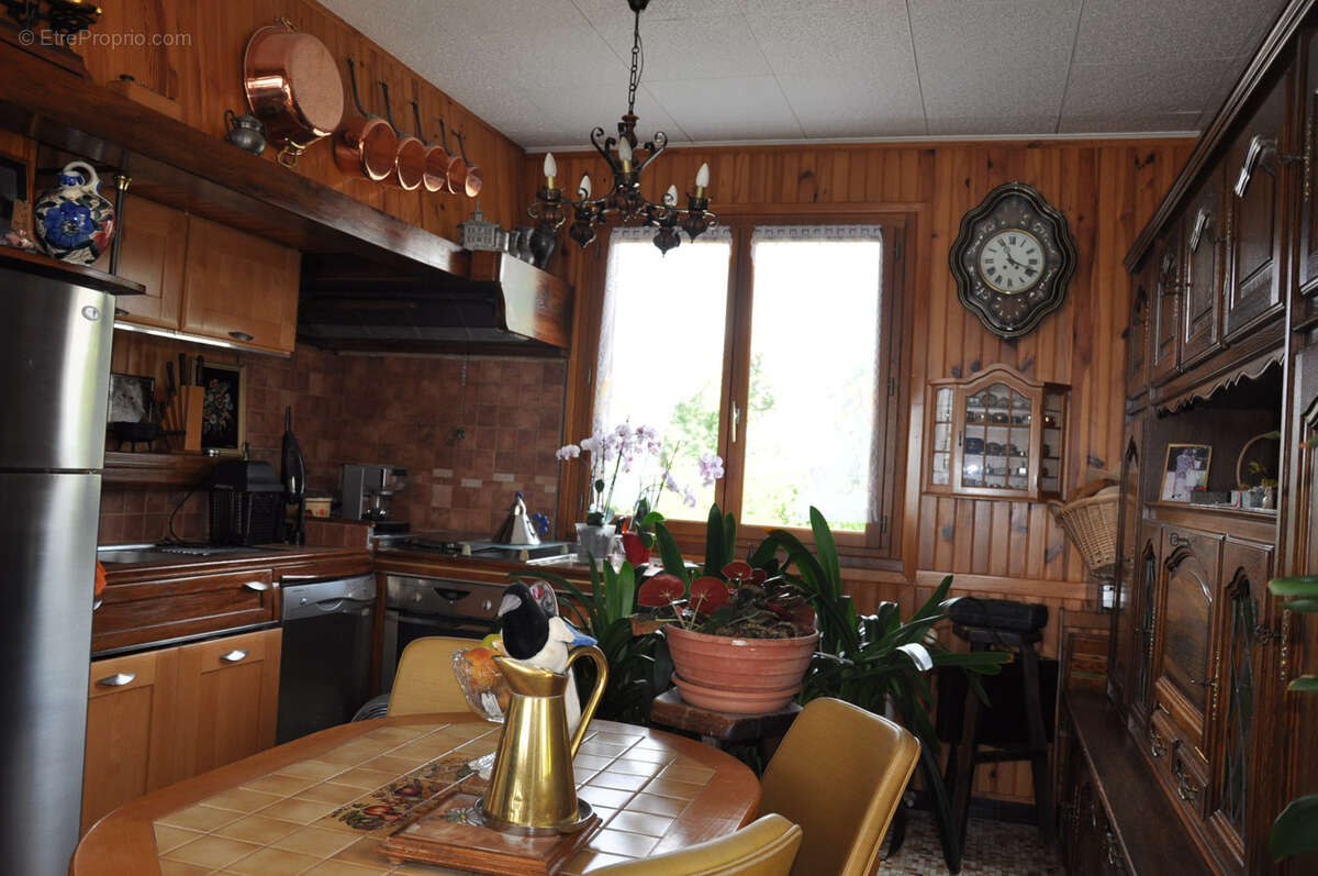 VENTE EN VIAGER OCCUPE, Beau pavillon de 1966, avec 4 chambres, grand jardin paysager et vues superbes... - photo 9