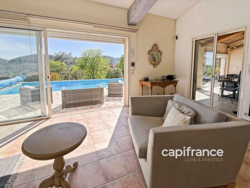 Maison à BAGNOLS-EN-FORET