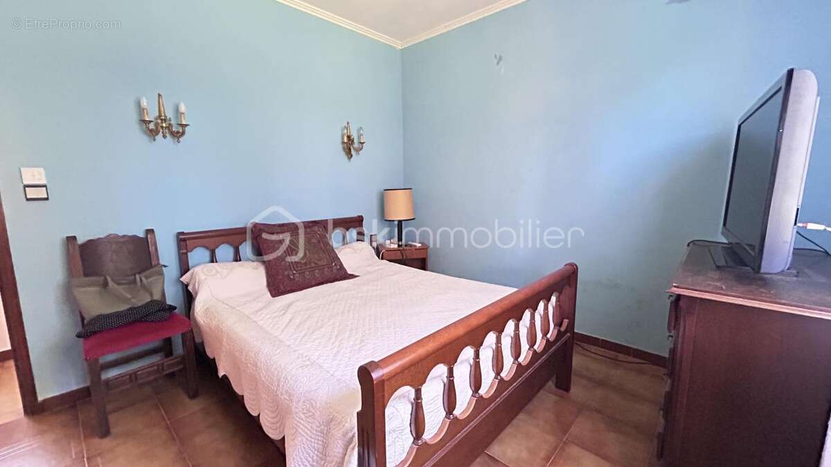 Maison à PEZILLA-LA-RIVIERE