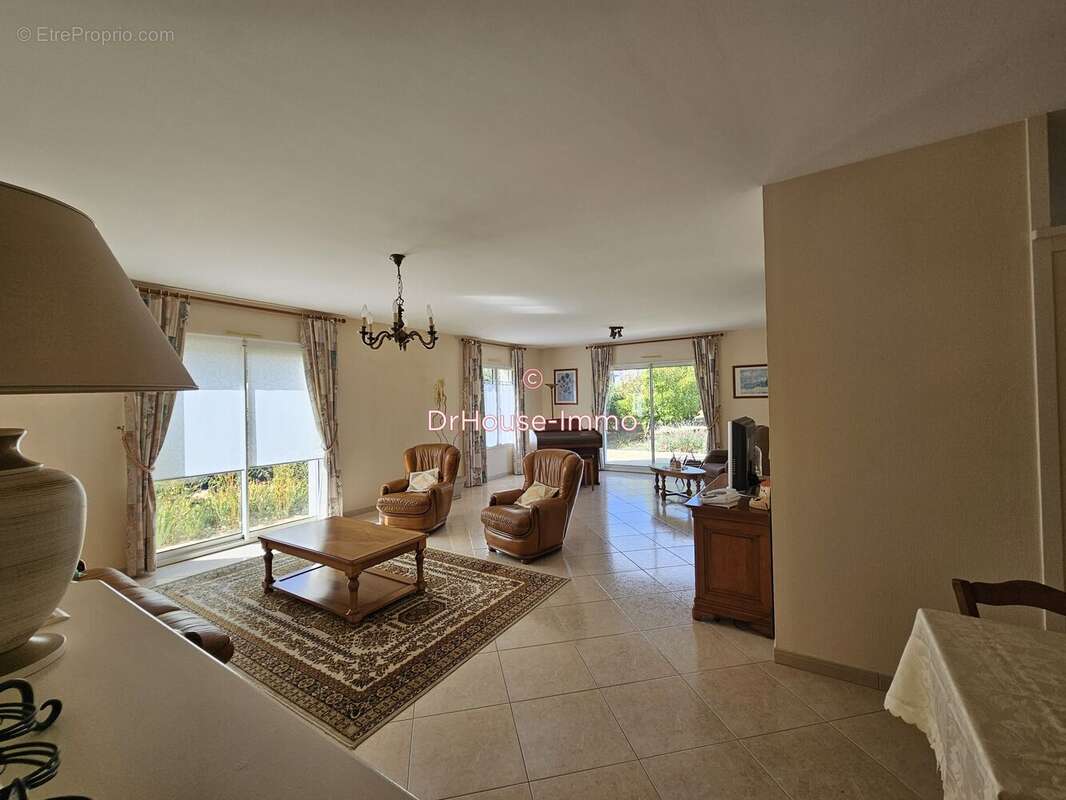 Maison 161 m² à Coulon  - photo 8