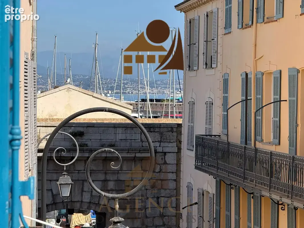 VIEIL ANTIBES – 3 PIÈCES et 63m² – vue dégagée et proche des remparts - photo 3