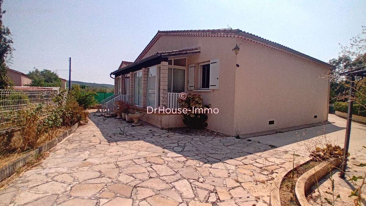 Maison 129 m² à Saint-Julien-Les-Rosiers  - photo 3