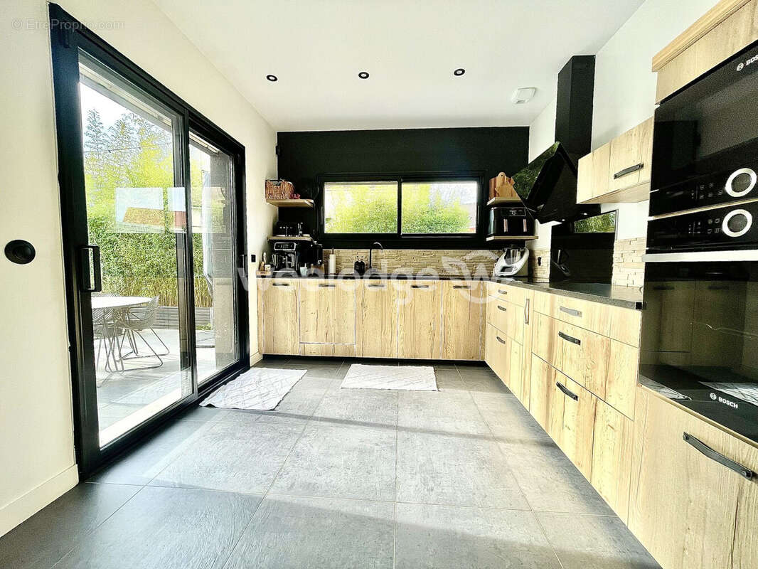 Maison à JOUY-LE-MOUTIER