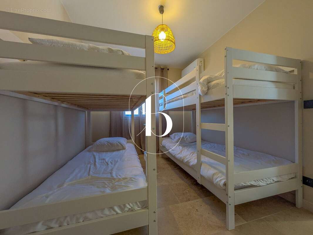 Maison à SAINT-PRIVAT-DE-CHAMPCLOS