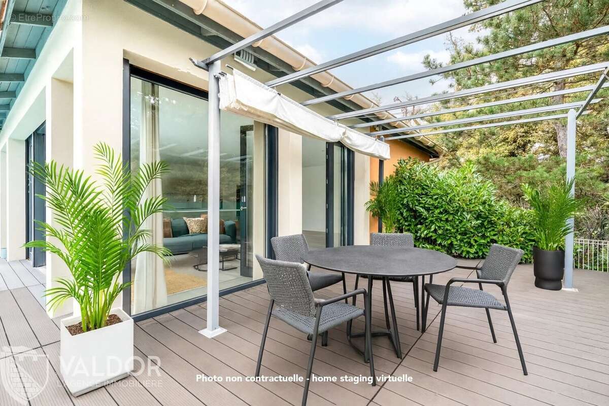 Maison à SAINT-GENIS-LES-OLLIERES