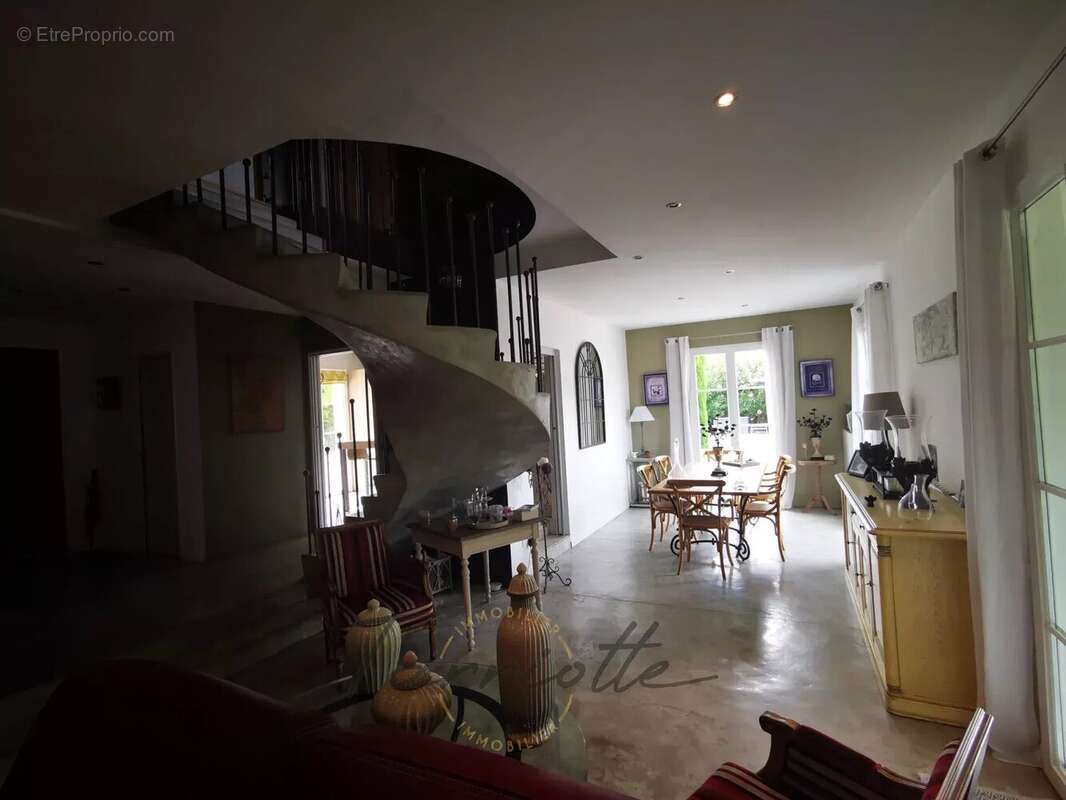 VILLA - 10672 - photo 25