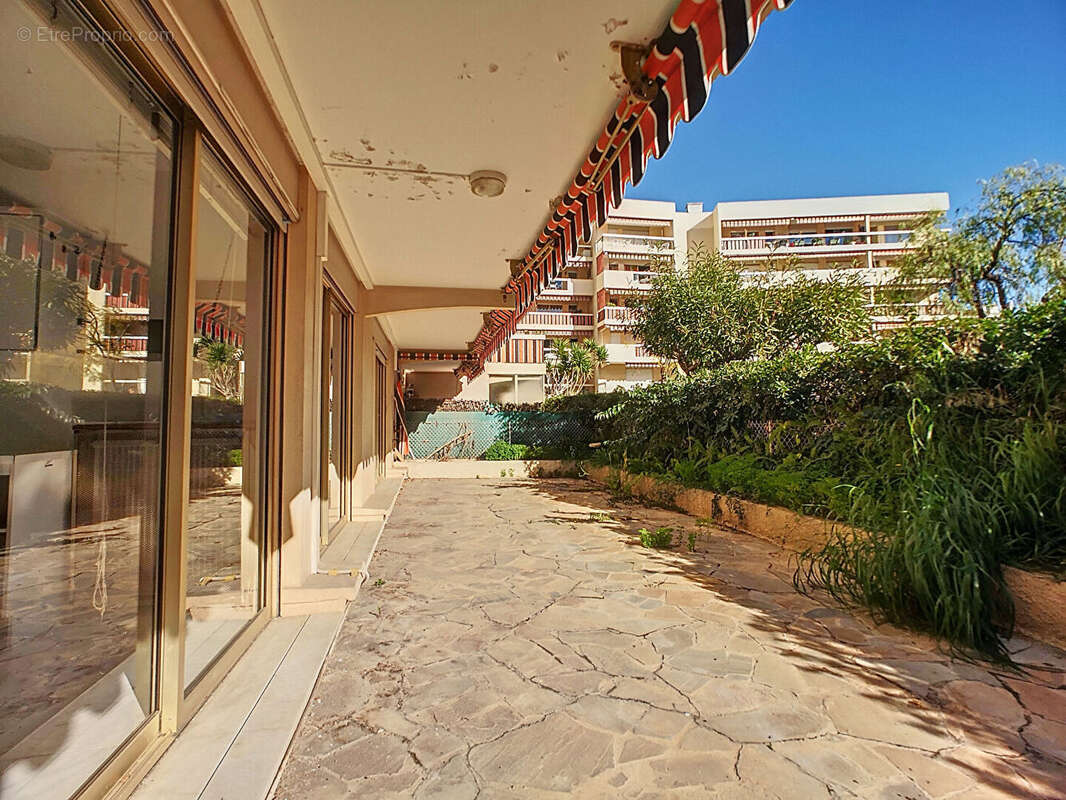 Appartement à VALLAURIS