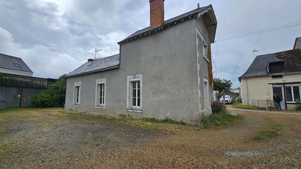 Maison de charme – Centre-ville – Idéal primo-accédant / investisseur / retraités NOYANT (49) - photo 4
