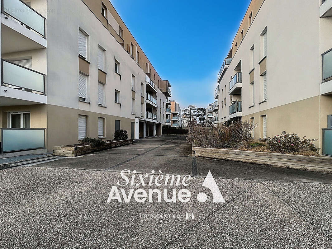 Appartement à DECINES-CHARPIEU